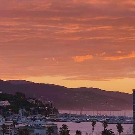 Appartement Vue Mer Au Lavandou เลอลาวองดูว์ ภายนอก รูปภาพ