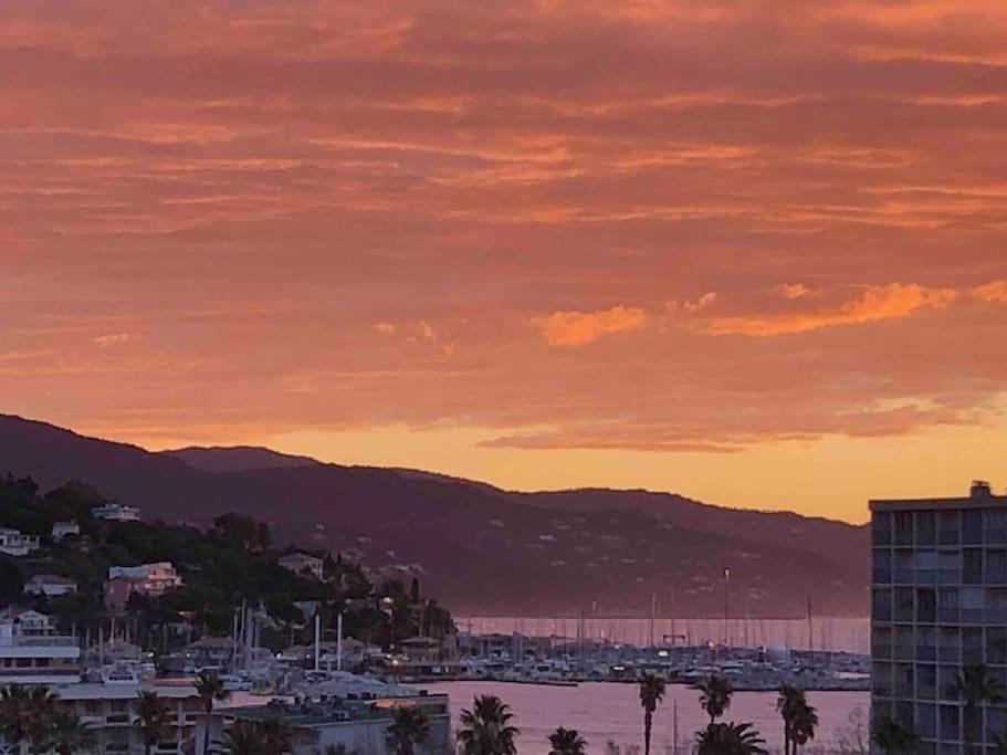 Appartement Vue Mer Au Lavandou เลอลาวองดูว์ ภายนอก รูปภาพ
